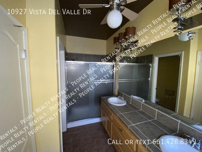 Building Photo - 10927 Vista Del Valle Dr