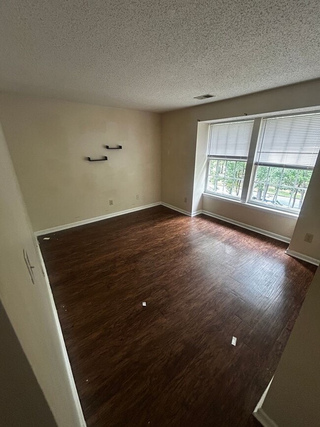 Building Photo - Freshly Renovated 3BR Condo Steps from UNC...