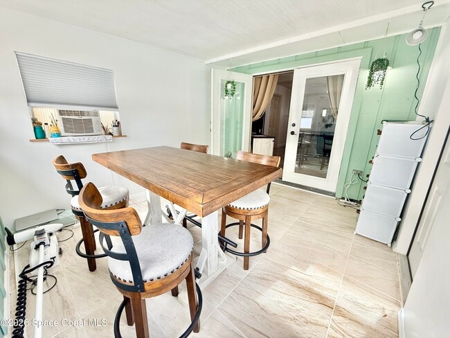 Building Photo - 1046 W Samms Ave