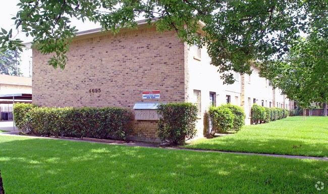 Building Photo - Collier Square Townhomes