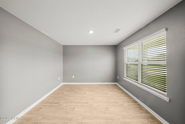 Building Photo - 123 Tiller Dr