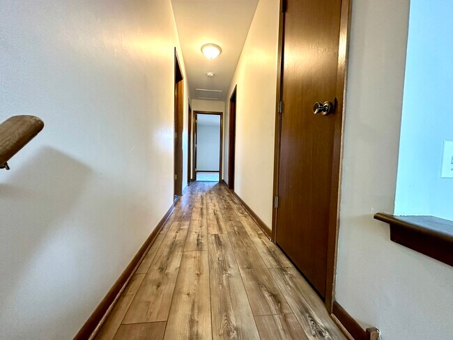 Building Photo - 14748 Sprucecreek Ln