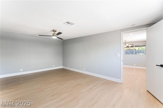 Building Photo - 915 Melrose Dr