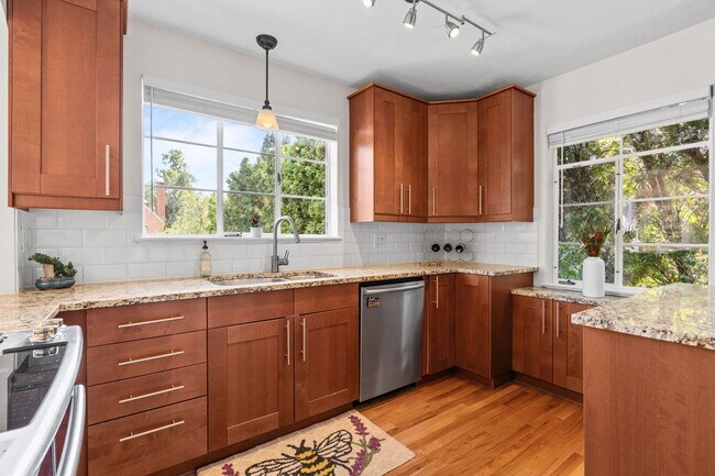 Building Photo - Stunning 4 Bed 2 Bath Home across the Stre...
