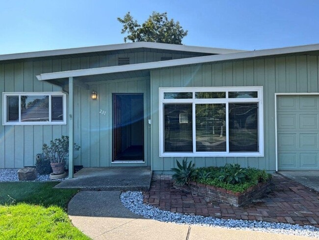 Building Photo - Renovated 3 Bedroom One Story *Vacaville *Pets Negotiable