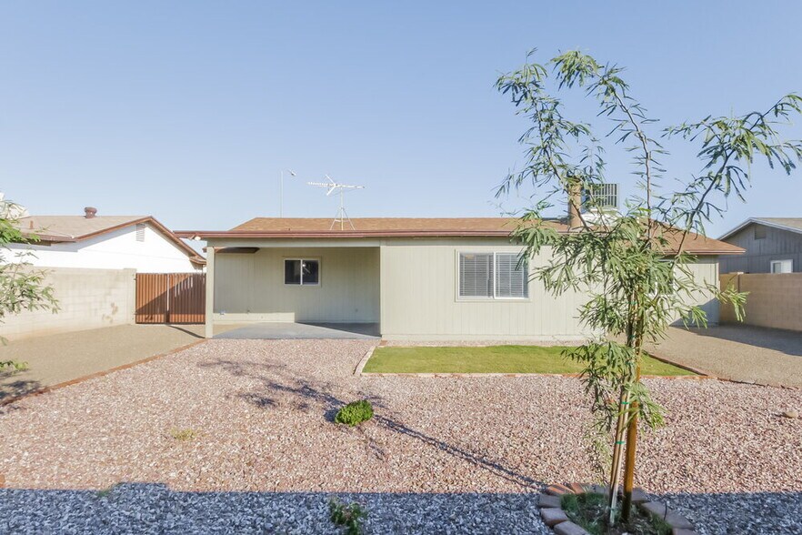 Building Photo - 2641 E Isabella Ave