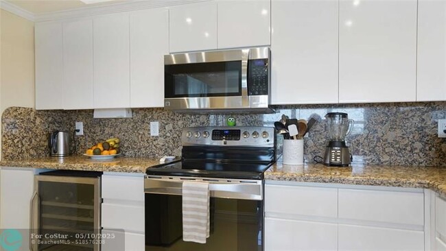 Building Photo - 3750 Galt Ocean Dr