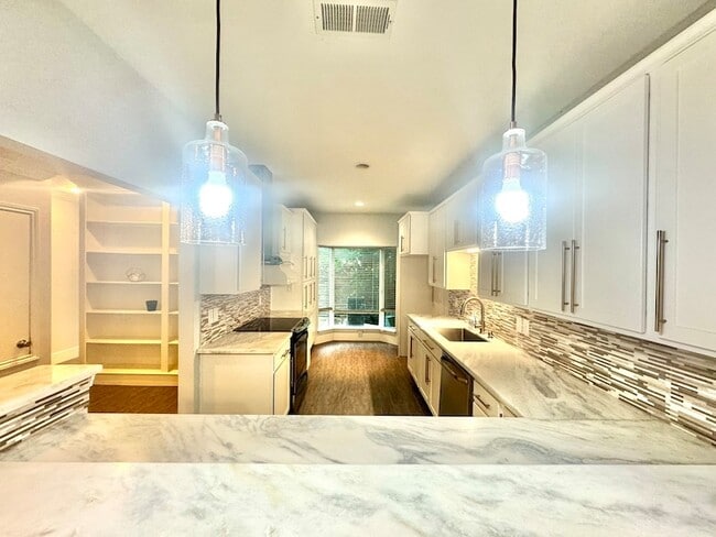 Building Photo - 2323 Bering Dr