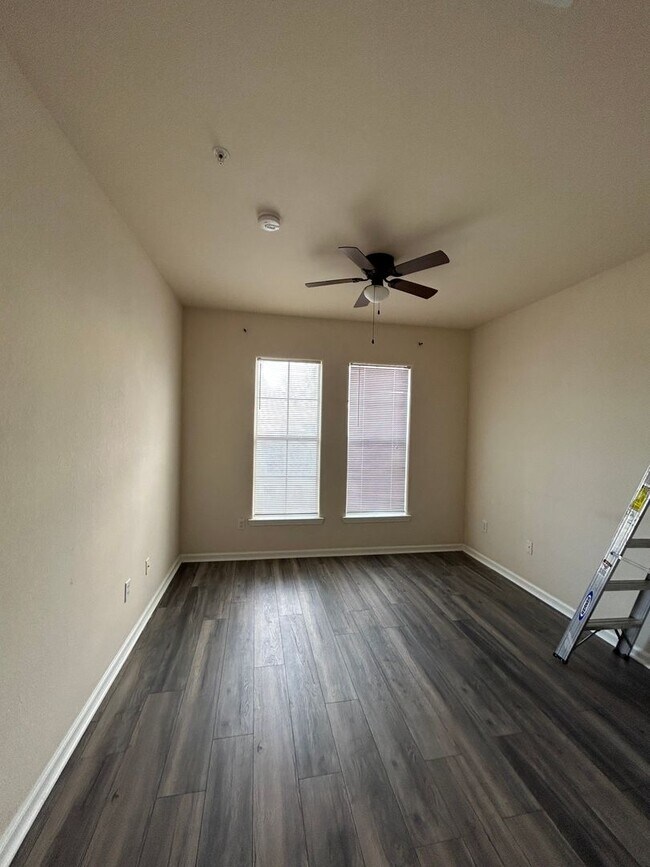 Building Photo - Gardens of Bridgehampton - 3 bedroom - 3 b...