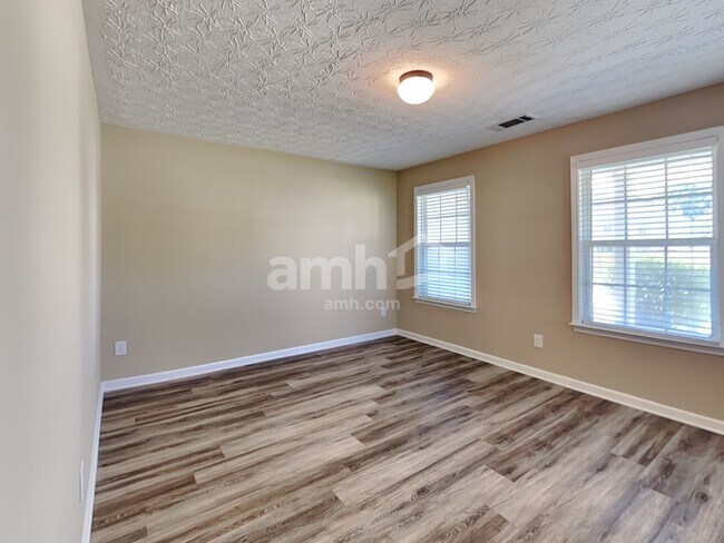 Building Photo - 2622 Lance Ridge Way NE