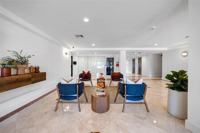 Building Photo - 1455 N Treasure Dr