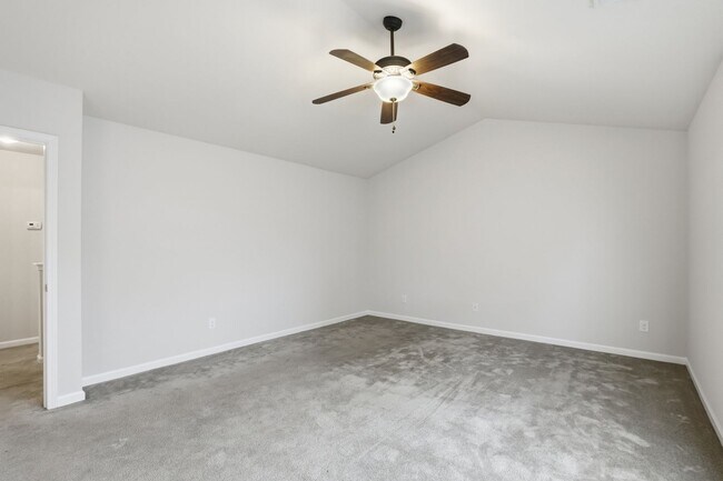 Building Photo - Move-In Ready 4BR | Space, Location & Value All in One