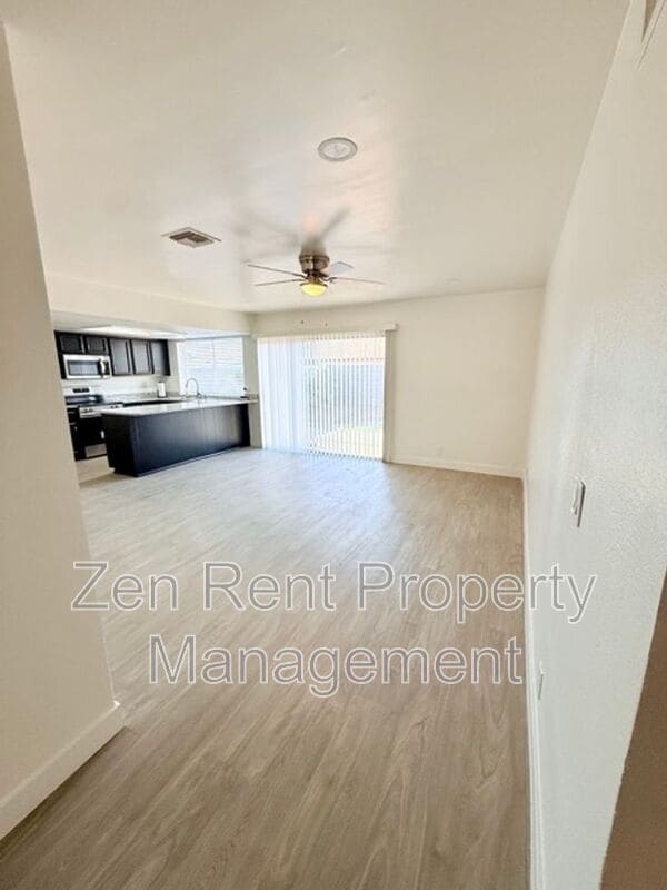 Building Photo - 1044 E Harmony Ave