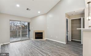 Building Photo - 8931 Town Center Cir