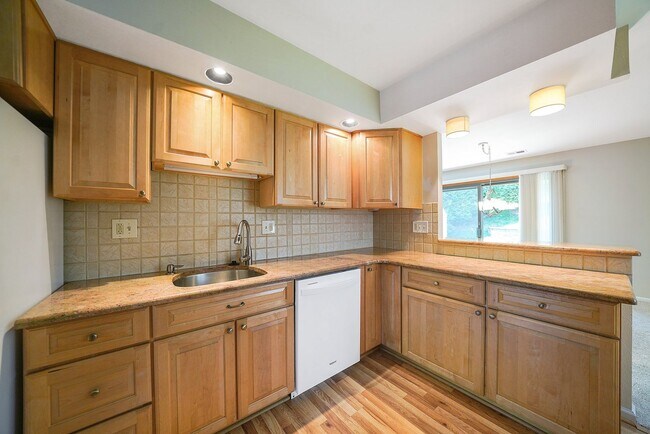 Building Photo - 3 Bed 2.5 Bath Townhome in Chesterbrook