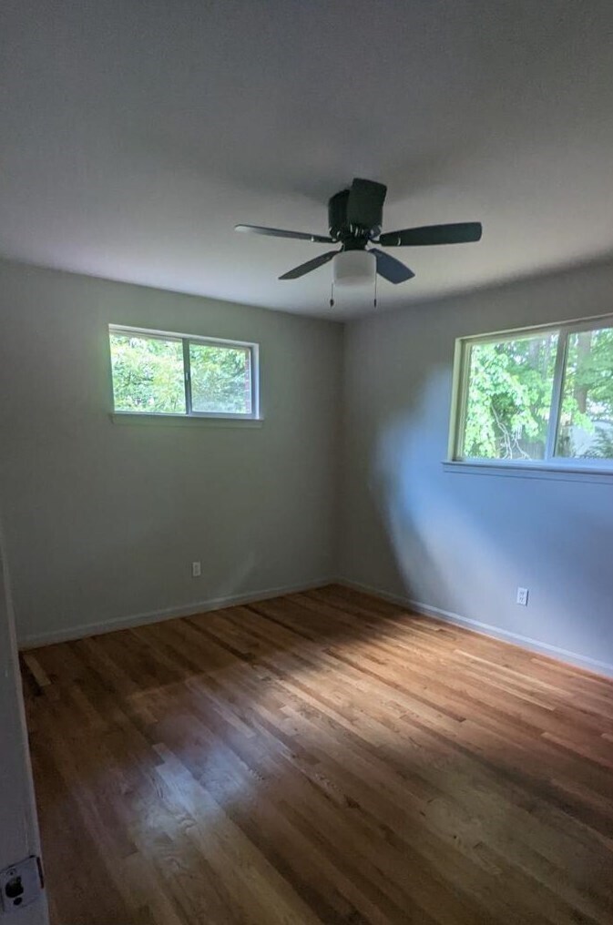 Building Photo - 8634 Cromwell Dr