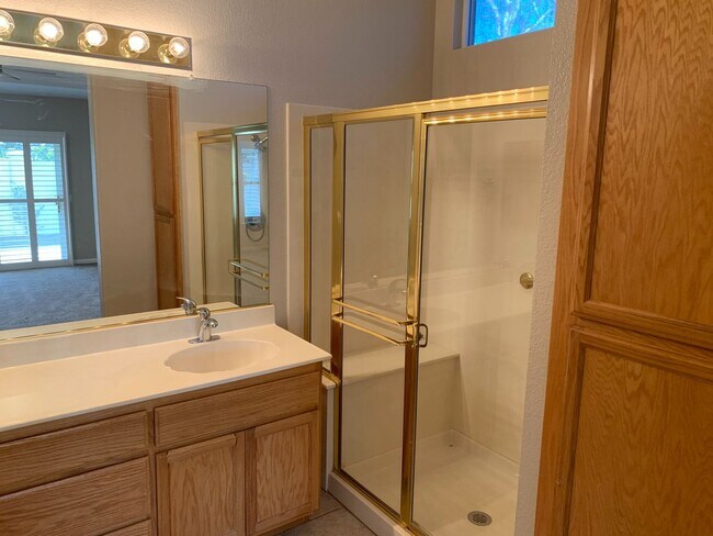 Building Photo - Beautiful Brentwood Summerset 1 Home (55+ living) - 2 Bedroom, 2 Bath