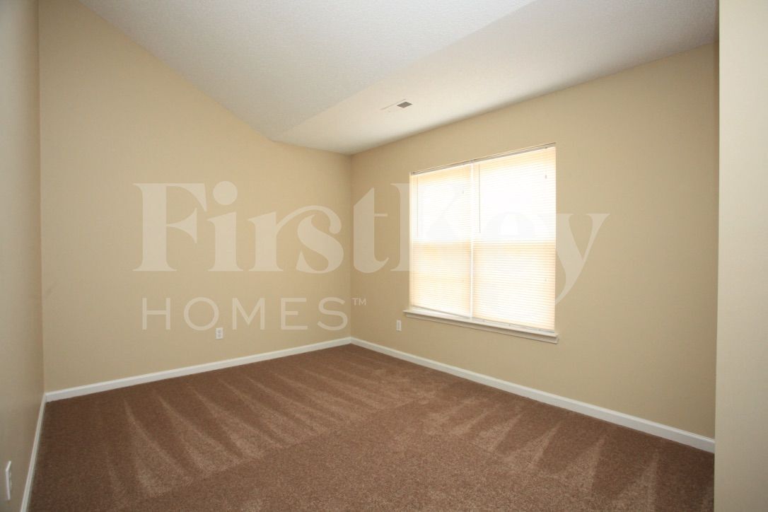 Building Photo - 906 Grassy Patch Ln