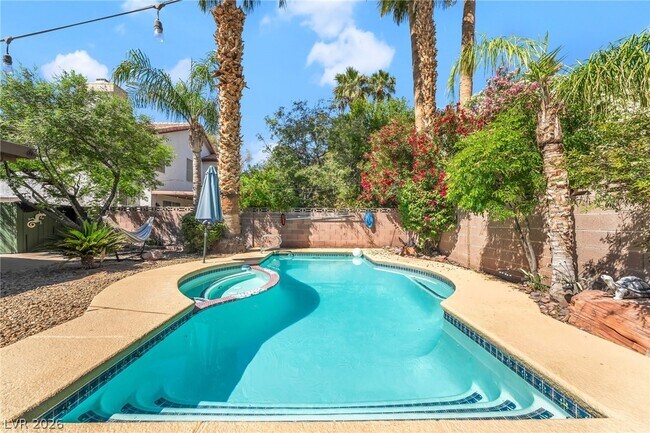 Building Photo - 130 Weatherstone Dr