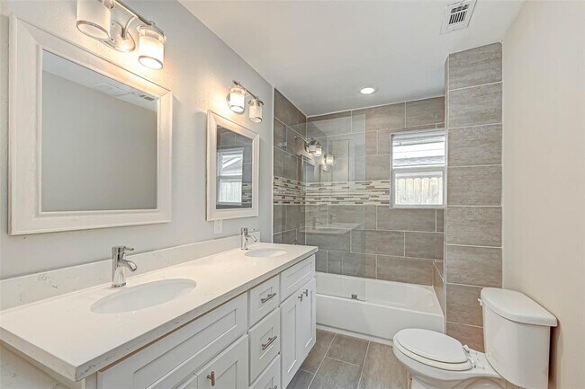 Building Photo - 5611 Nina Lee Ln