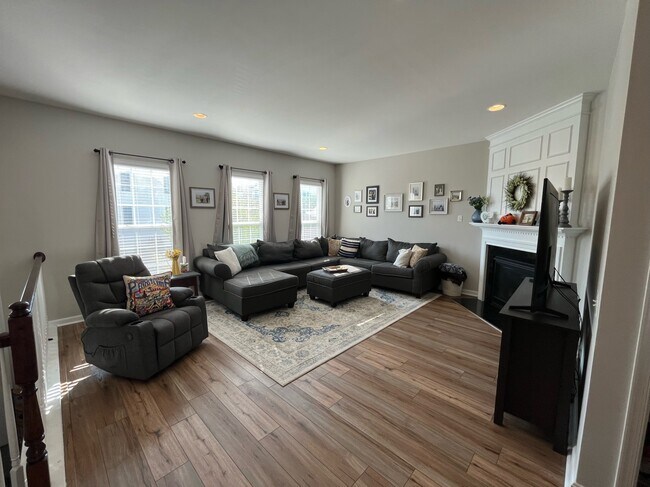 Building Photo - 612 Ellison Dr