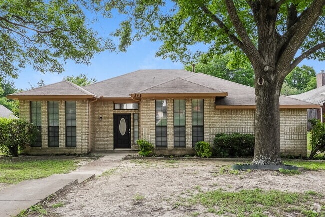 Building Photo - 544 De Soto Dr