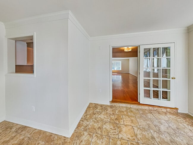 Building Photo - 115 Woodmere Square NW