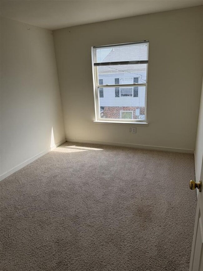 Building Photo - 3528 E Richmond Rd