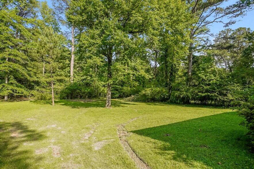 Building Photo - 2415 Rose Ln