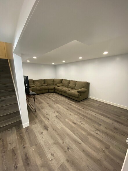 Building Photo - 105 Green Dr