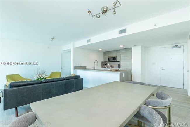 Building Photo - 400 Sunny Isles Blvd