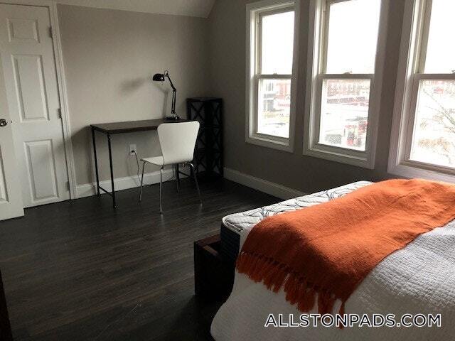 Building Photo - 77 Linden St