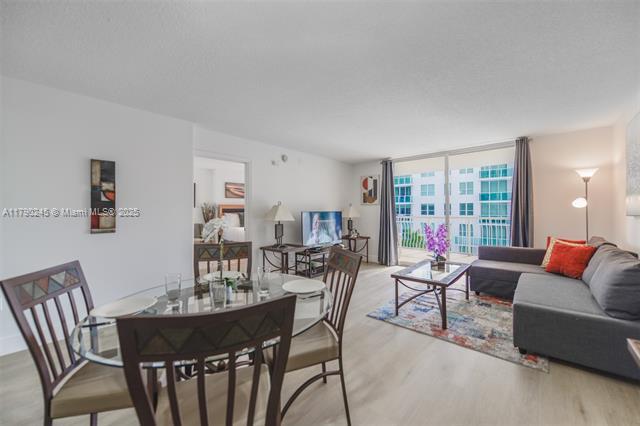 Building Photo - 1200 Brickell Bay Dr