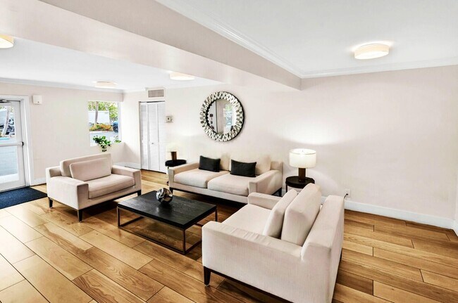 Building Photo - 2560 S Ocean Blvd