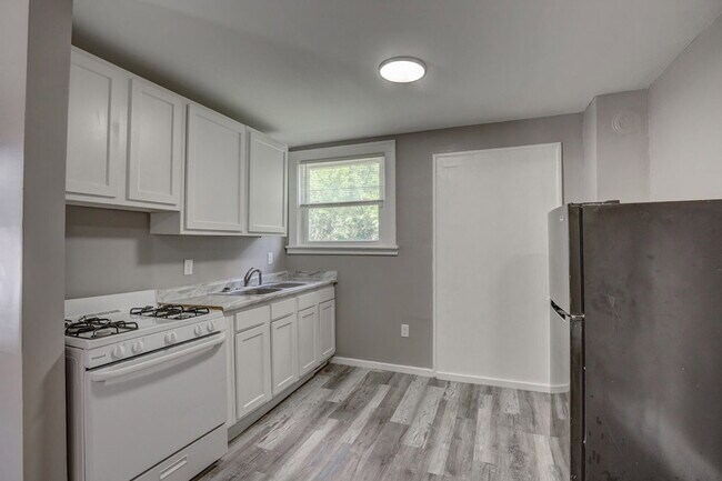 Building Photo - 5211 Montgomery Rd