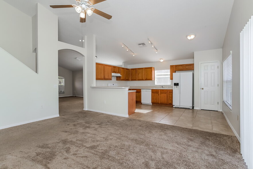 Building Photo - 1300 Creekview Ct