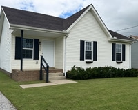 Building Photo - **Just listed**