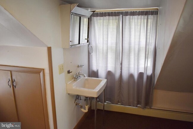 Building Photo - 9518 Circle Dr