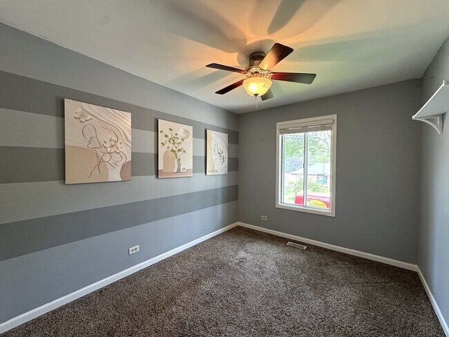 Building Photo - 1142 Greensfield Dr