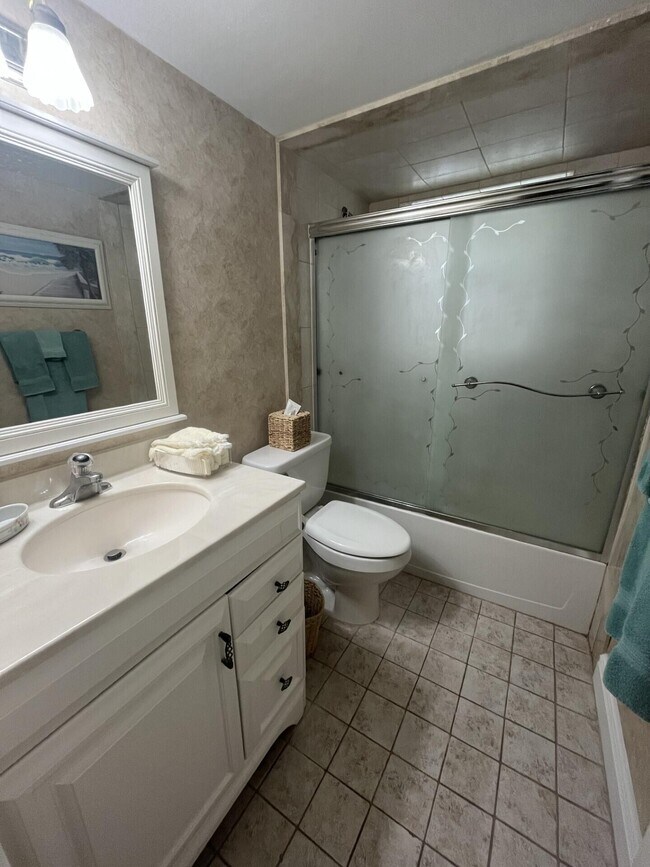 Building Photo - 21 Abbey Ln