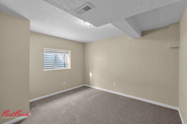 Building Photo - 1190 Pinecone Dr