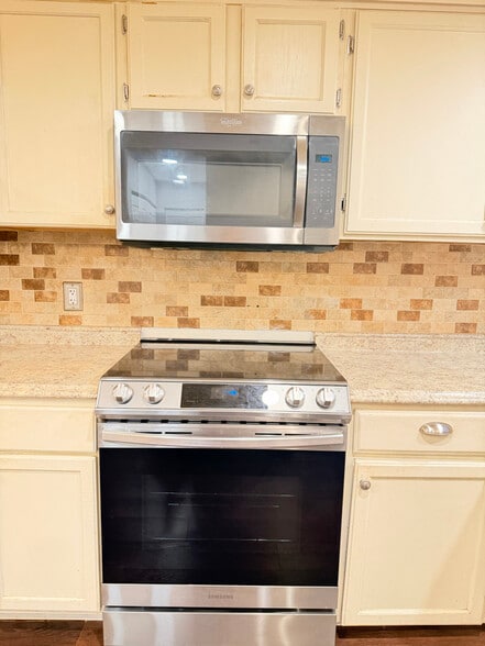 Building Photo - 3435 S Ammons St