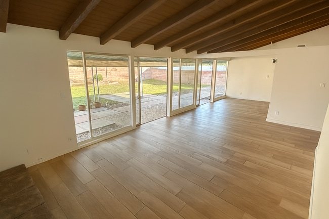 Building Photo - Mid-Century-Inspired 3-Bed / 2-Bath Home — Clean Lines, Modern Upgrades & Quiet Living