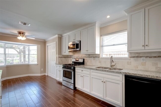 Building Photo - 12010 Mulholland Dr