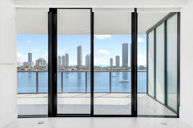 Building Photo - 5500 Island Estates Dr