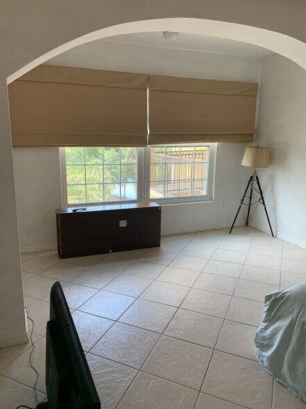 living room - 23560 Walden Center Dr