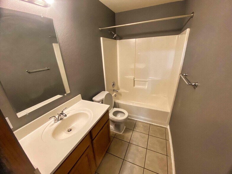 Building Photo - 327 S Water Ln