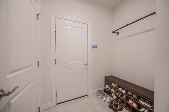 Building Photo - 3081 N Spurway Dr