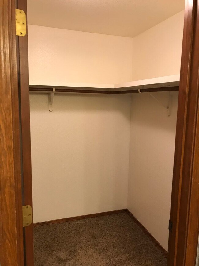 Building Photo - 4271 N Pennfield Pl