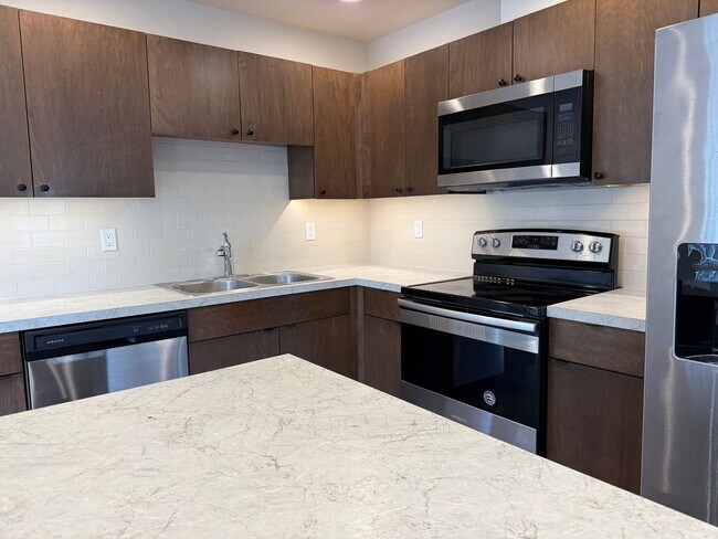 Building Photo - 7415 Saddlebrook Lp
